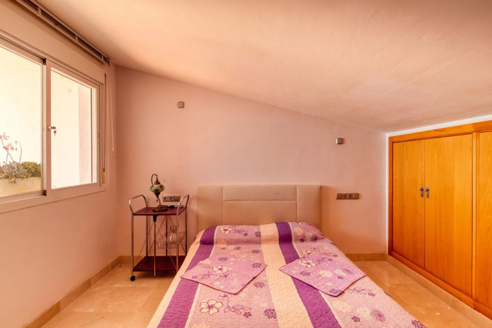 Image No.21-4 Bed Townhouse for sale