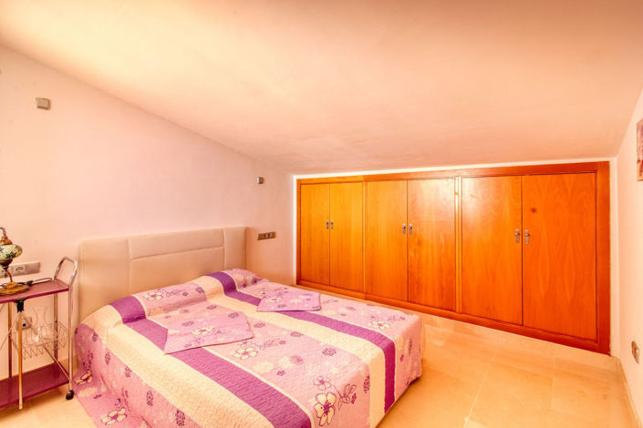 Image No.24-4 Bed Townhouse for sale