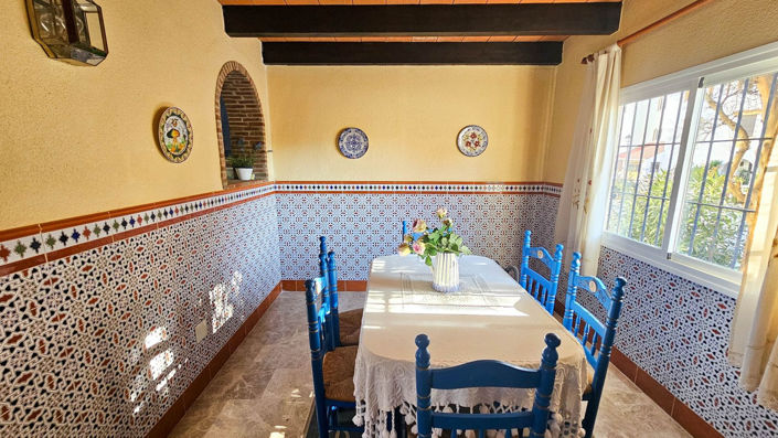 Image No.14-4 Bed Townhouse for sale