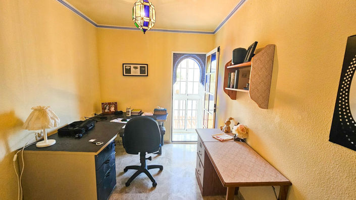 Image No.17-4 Bed Townhouse for sale