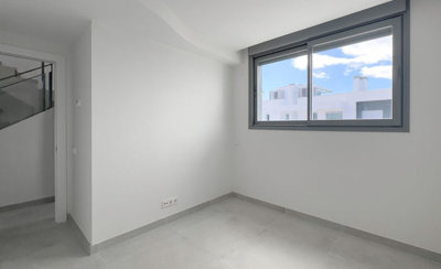 039220j0iqh615-11d12f2f454f2f5e9b981fdd8b901d