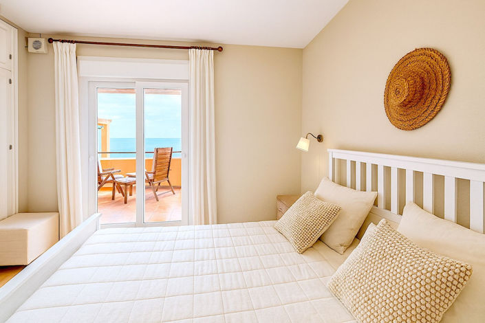 Image No.14-3 Bed Townhouse for sale