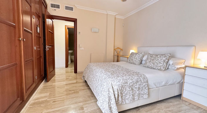 Image No.12-4 Bed Townhouse for sale