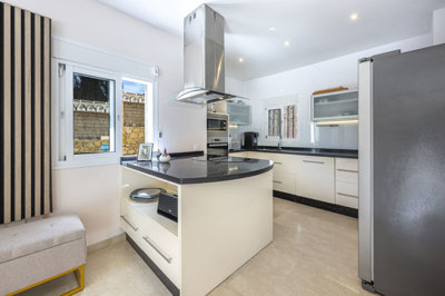 ij3bycipcf27-f6e8bc237ba13ac4c268badec6354f3d