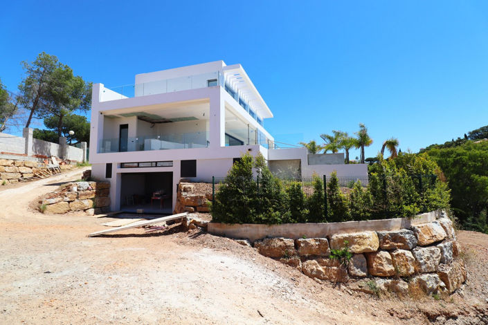 Image No.3-Villa de 4 chambres à vendre à Elviria