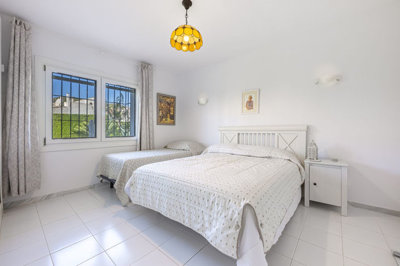 ay7cmkdyslj16-ec67b526875bf0124b6ce4328a75443