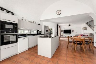 oxcq7w7f4yh11-20939a0134ad724a8cb2a801094d15a