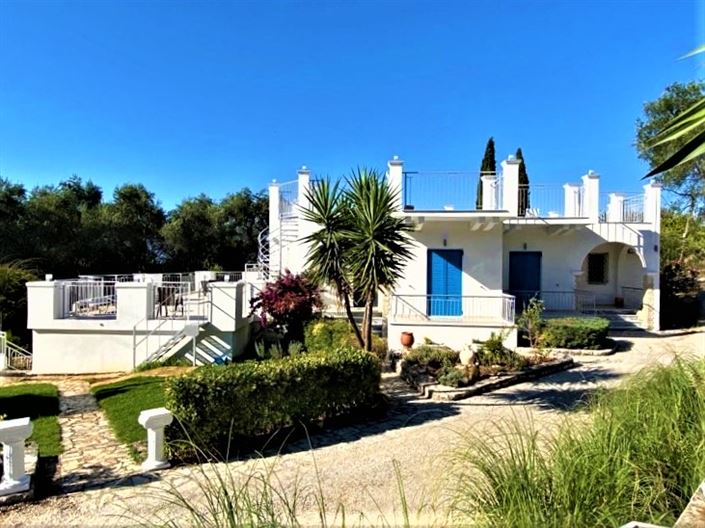 Image No.2-Villa de 6 chambres à vendre à Kassiopi