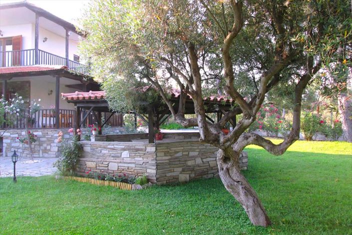 Image No.4-4 Bed Property for sale