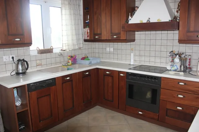 Image No.12-4 Bed Property for sale