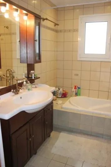 Image No.8-4 Bed Property for sale