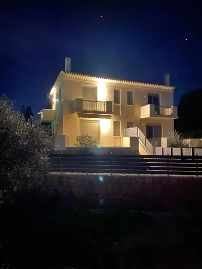 Image No.12-3 Bed Property for sale