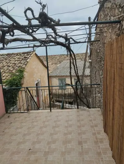 Image No.7-1 Bed House for sale