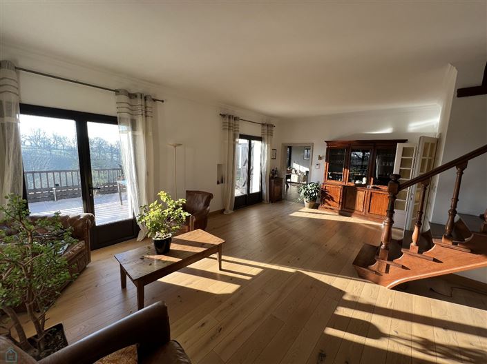 Image No.9-5 Bed Property for sale