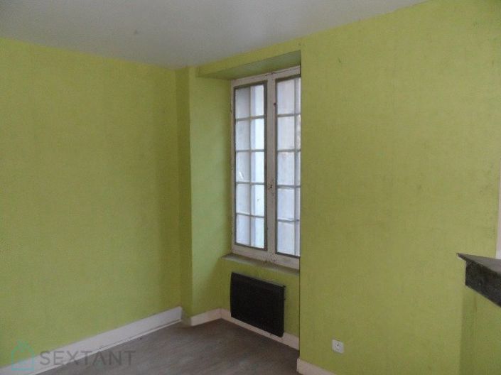 Image No.17-3 Bed Property for sale