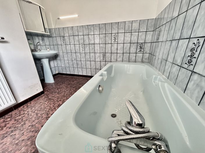 Image No.6-5 Bed House for sale