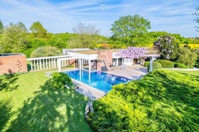 1 - Fontainebleau, Property