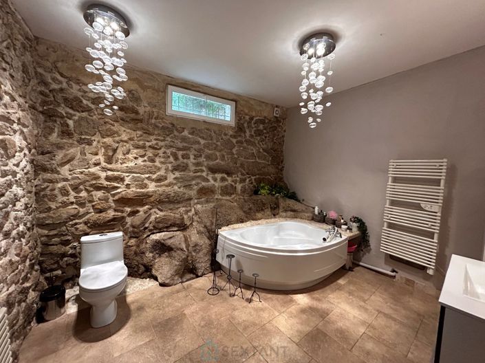 Image No.10-4 Bed Property for sale