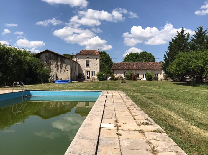 Image No.18-8 Bed Property for sale