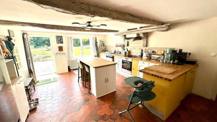 Image No.10-7 Bed Property for sale