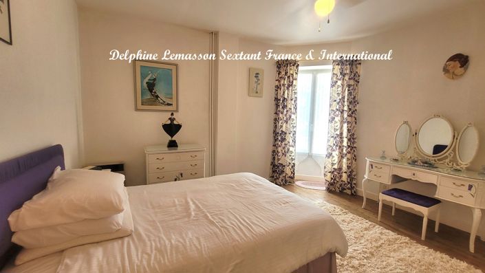 Image No.10-4 Bed Property for sale