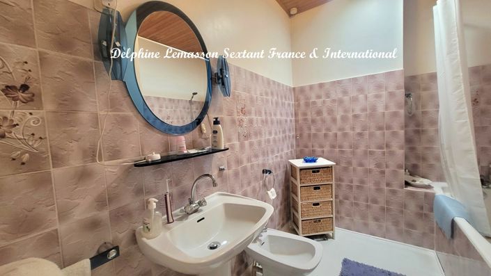 Image No.15-4 Bed Property for sale