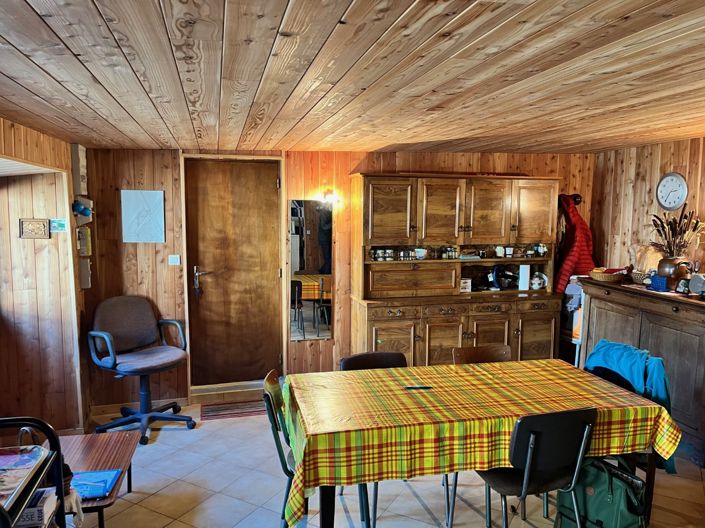 Image No.2-Propriété de 2 chambres à vendre à Chamberet