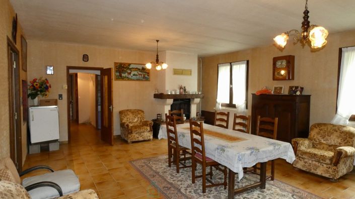 Image No.6-6 Bed Property for sale