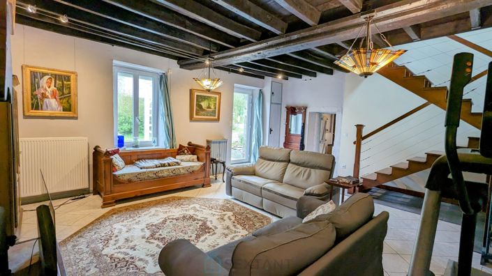 Image No.10-6 Bed Property for sale