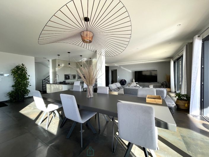 Image No.7-Propriété de 6 chambres à vendre à Istres