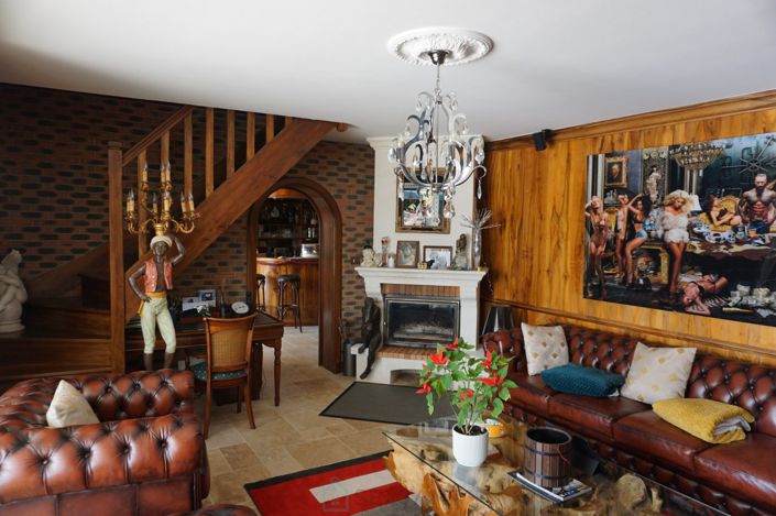 Image No.17-6 Bed Property for sale