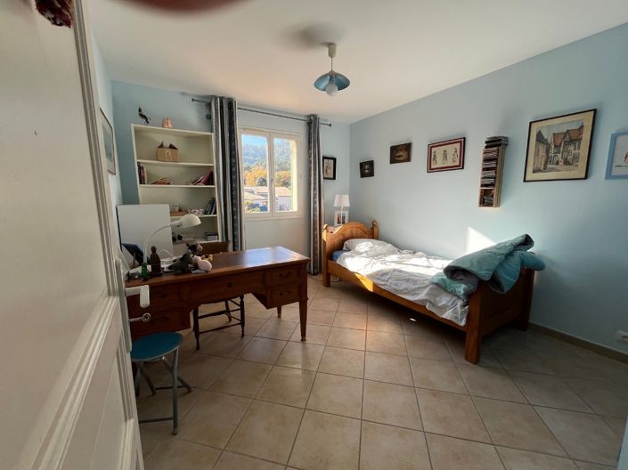 Image No.8-6 Bed House for sale