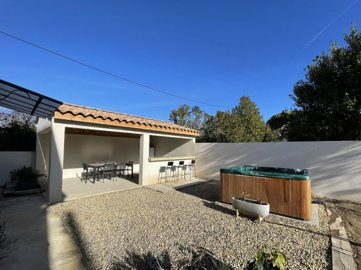 1 - Istres, Property