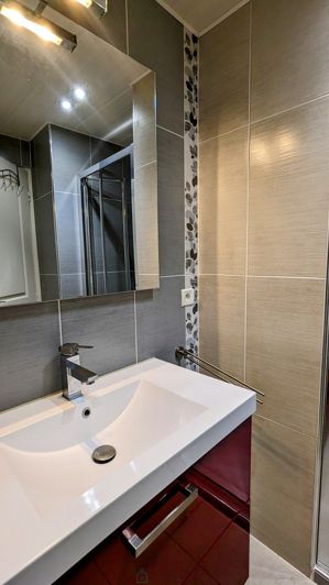 Image No.9-3 Bed Property for sale