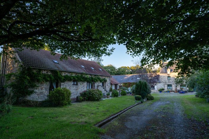 Image No.12-8 Bed Property for sale