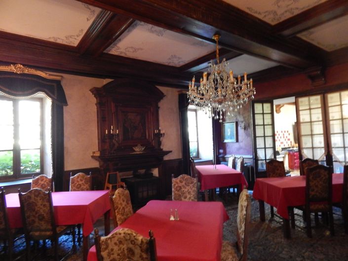 Image No.8-21 Bed Chateaux for sale