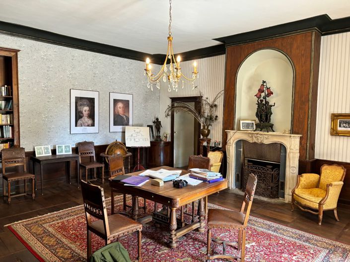 Image No.9-21 Bed Chateaux for sale