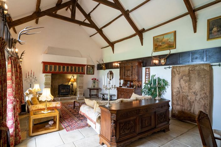 Image No.11-8 Bed Property for sale