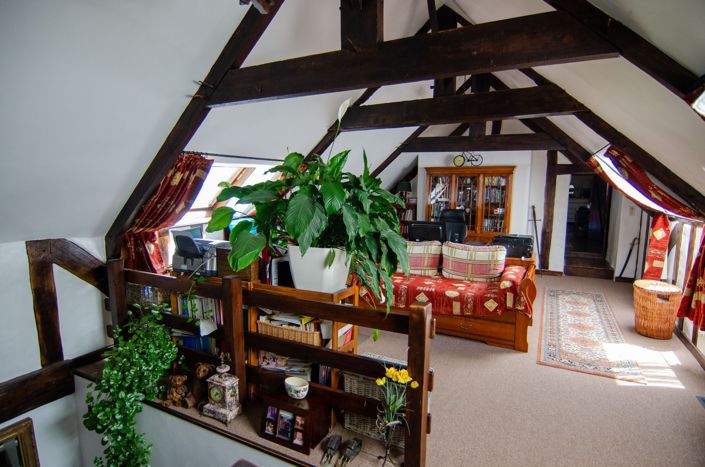 Image No.25-8 Bed Property for sale