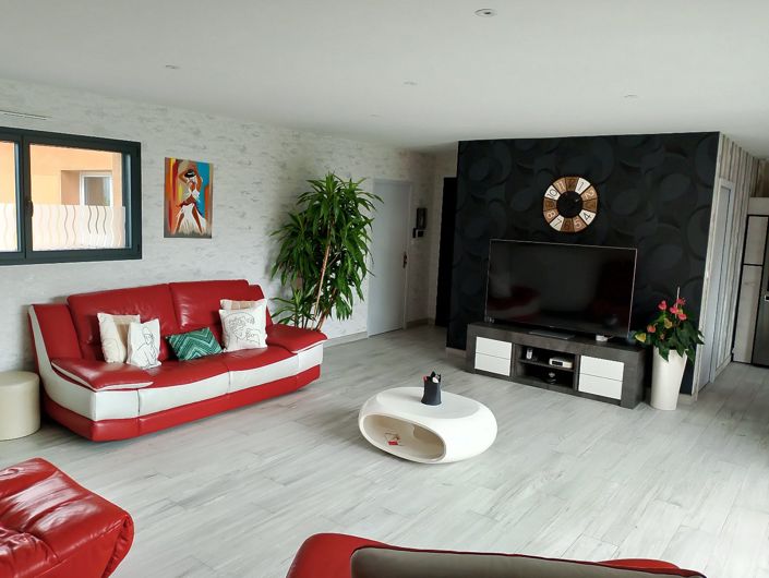 Image No.7-2 Bed House for sale