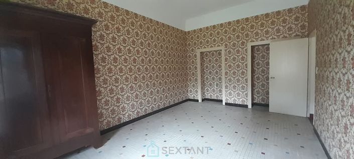 Image No.9-5 Bed Property for sale