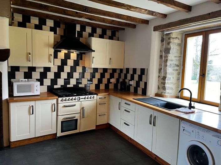 Image No.4-4 Bed Property for sale