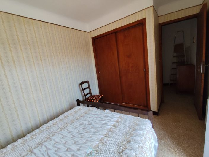 Image No.10-2 Bed Property for sale