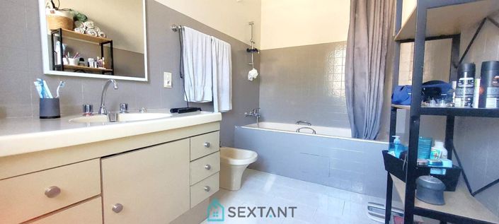 Image No.11-7 Bed Property for sale