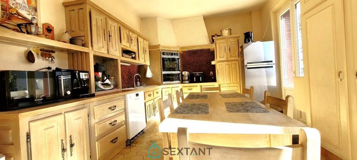 Image No.7-7 Bed Property for sale