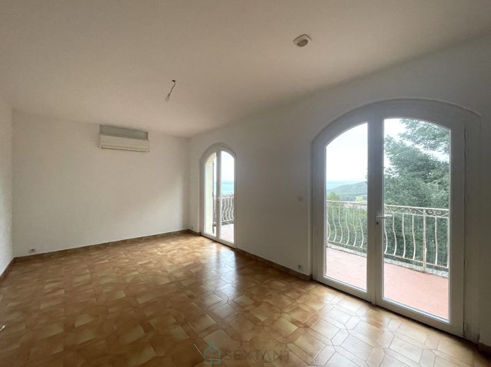 Image No.8-5 Bed House for sale