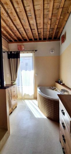 Image No.8-3 Bed Property for sale