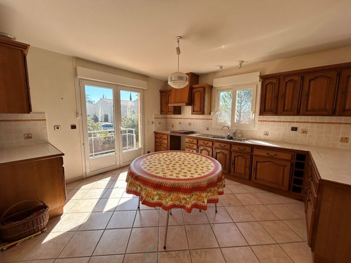 Image No.10-3 Bed Property for sale