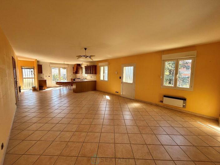 Image No.7-3 Bed Property for sale