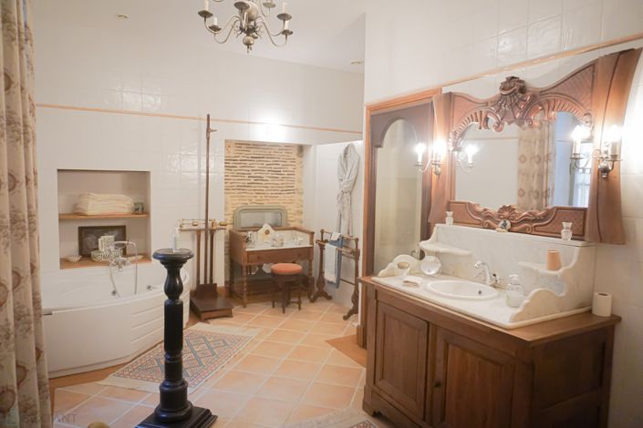 Image No.18-4 Bed Property for sale